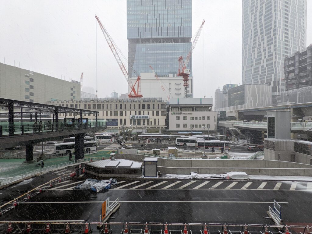 雪の日の渋谷駅西口の風景 2枚目